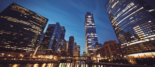 Photo panoramic view of chicago skyline by night