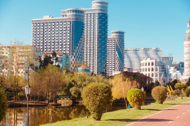 Foto vista panoramica degli edifici della città contro un cielo limpido