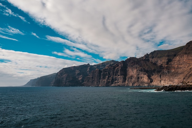 Foto vista panoramica delle scogliere di los gigantes