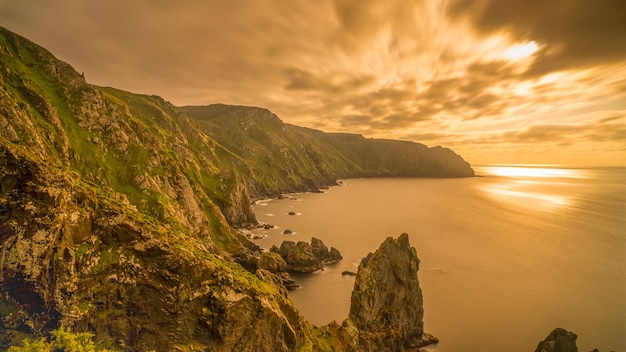 Vista panoramica delle scogliere vicino a cabo ortegal in galizia spagna