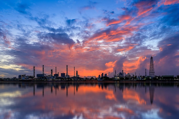 Photo panoramic view of factory against sky during sunset