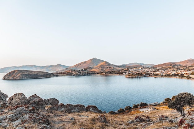 Photo panoramic view from byzantine medieval castle of myrina in lemnos or limnos greek island northern aegean sea