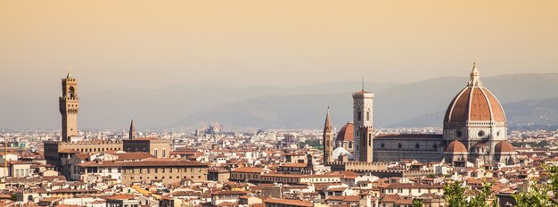 フィレンツェのミケランジェロ広場からのパノラマビュー-イタリア