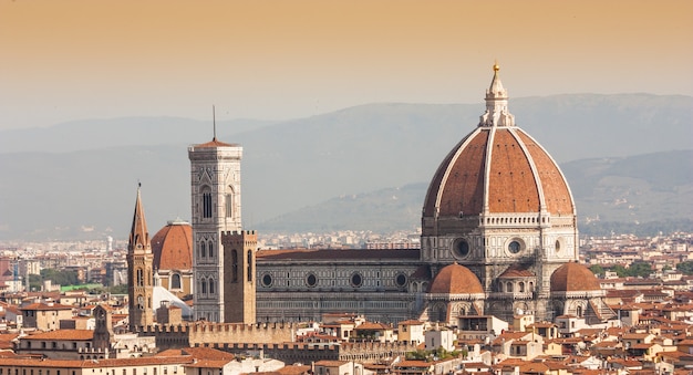 Панорамный вид с площади Микеланджело во Флоренции - Италия