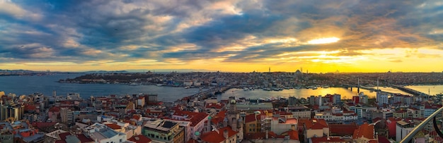 Foto vista panoramica di istanbul dalla torre di galata