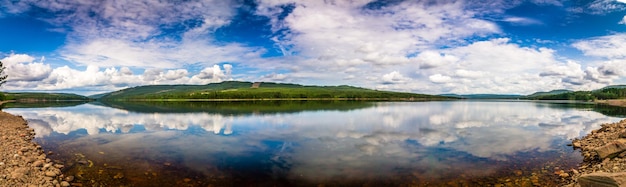 Photo panoramic view of lake against sky