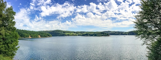 Photo panoramic view of lake against sky