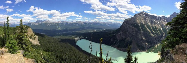 Photo panoramic view of lake and mountains against sky