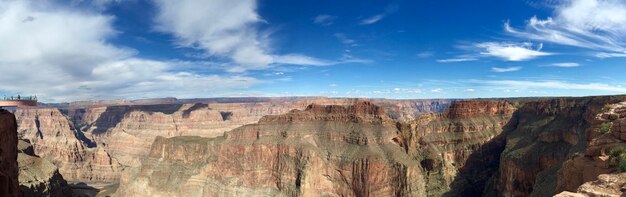 Photo panoramic view of landscape against cloudy sky