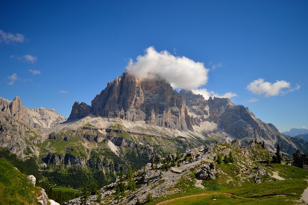 Foto vista panoramica del paesaggio e delle montagne sul cielo