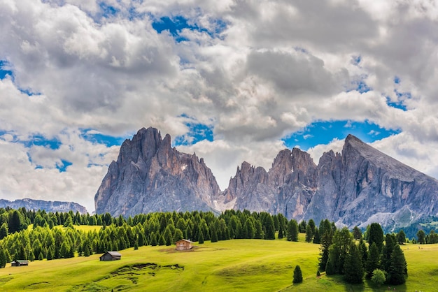 Photo panoramic view of landscape and mountains against sky