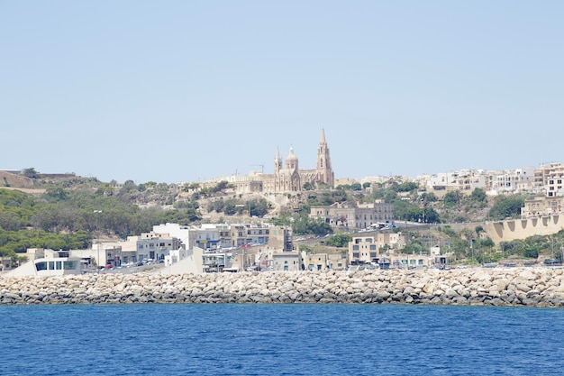 Photo panoramic view of mgarr and its harbour on gozo island malta