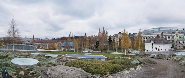 Photo panoramic view of moscow from a hill in zaryadye park photographed 11102023