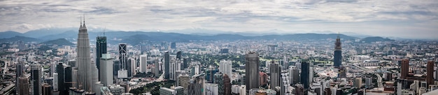 写真 空の背景にある都市風景のパノラマ景色