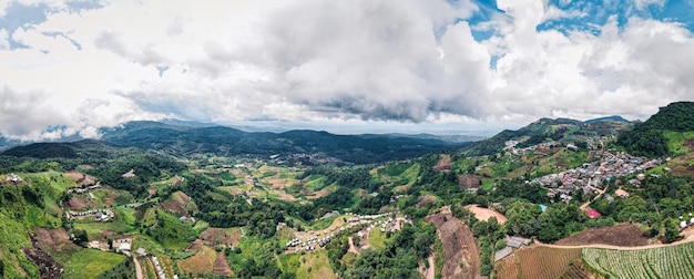 写真 天空を背景にした風景のパノラマ景色