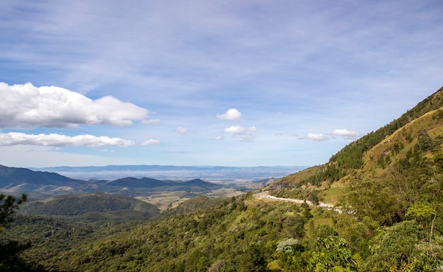 Foto vista panoramica della valle paraiba, nella serra da mantiqueira