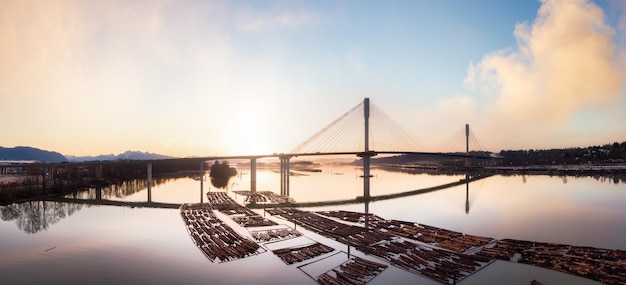 Photo panoramic view of port mann bridge over fraser river