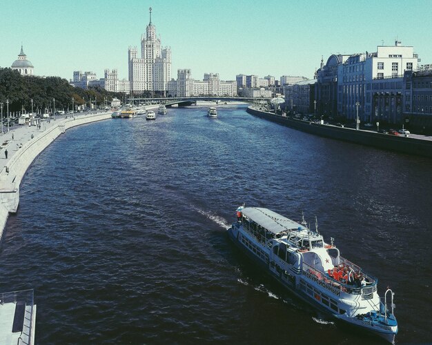 Photo panoramic view of river and buildings against sky