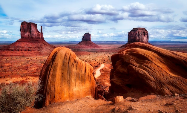 Photo panoramic view of rock formations on landscape against sky