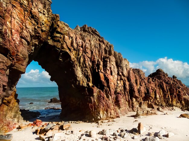 Photo panoramic view of rocks on beach against sky