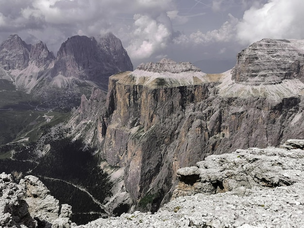 Photo panoramic view of rocks and mountains against sky