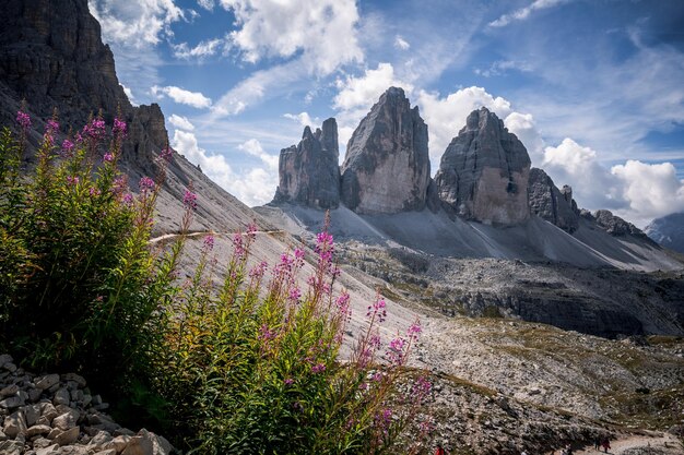 Photo panoramic view of rocky mountains against sky