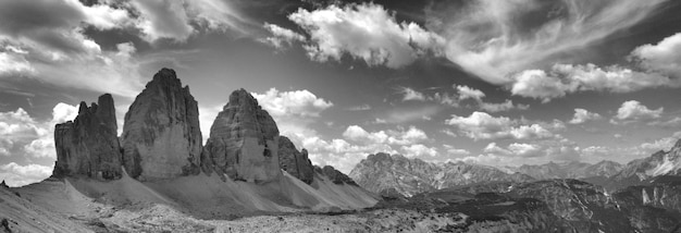 Foto vista panoramica delle montagne rocciose contro il cielo