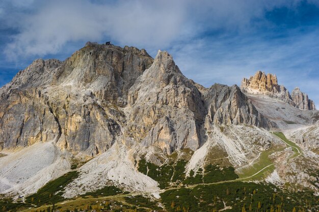 Foto vista panoramica delle montagne rocciose contro il cielo