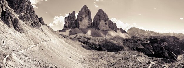 Foto vista panoramica delle montagne rocciose contro il cielo