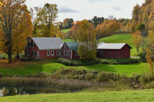 Photo panoramic view of a rural farm in autumn in vermont