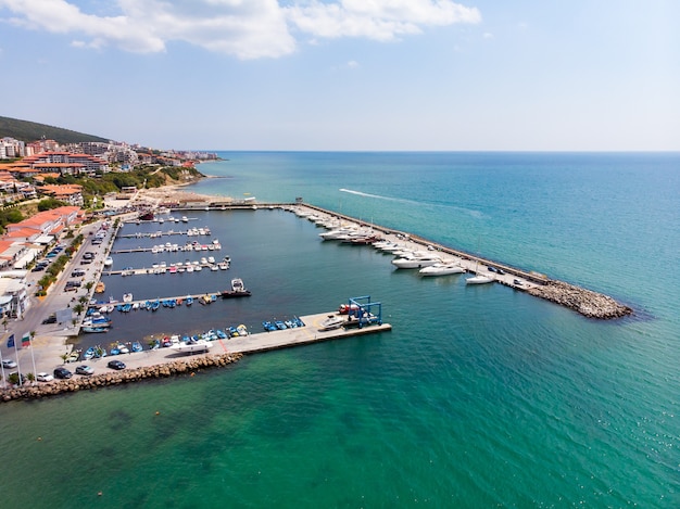 Панорамный вид на морской порт Святой Влас в Болгарии