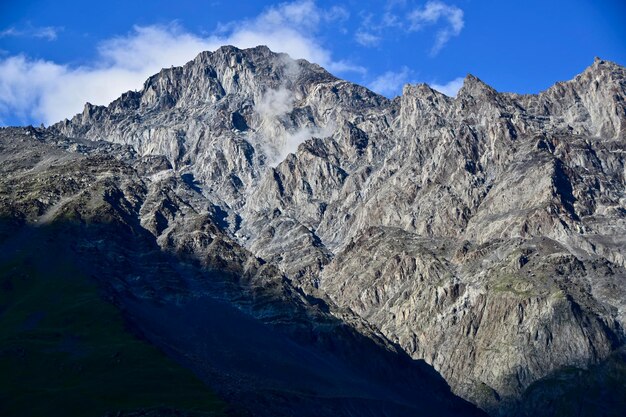 Photo panoramic view of snowcapped mountains against sky