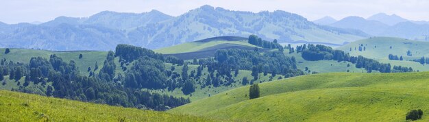 春の風景、田園地帯のパノラマビュー