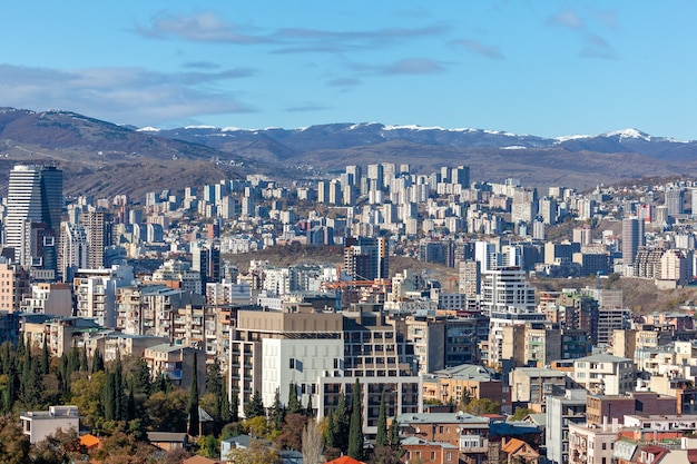 Vista panoramica di tbilisi, paesaggio urbano