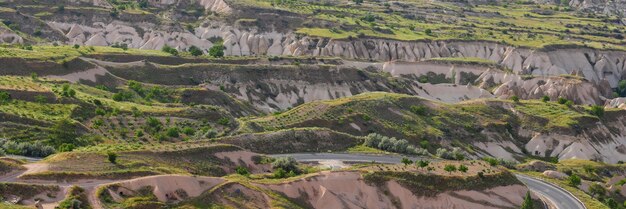 Панорамный вид уникальных геологических образований и долины в Гореме Каппадосии с воздуха