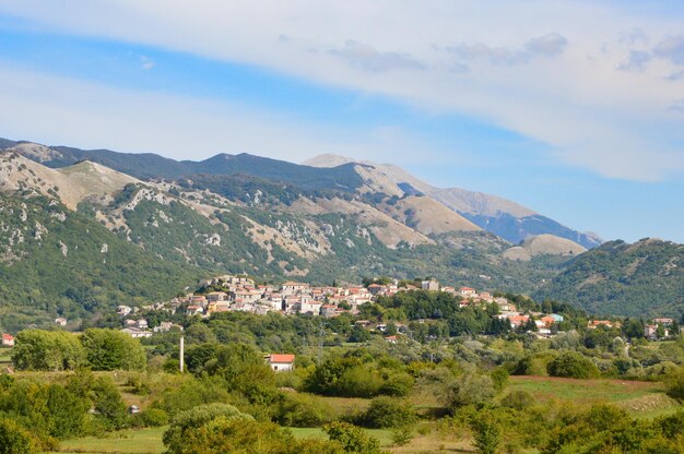 イタリアのカセルタ州にあるガロ・マテゼ村のパノラマ景色