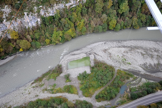 世界最長の吊り歩道橋、ソチ、ロシアの峡谷のパノラマビュー