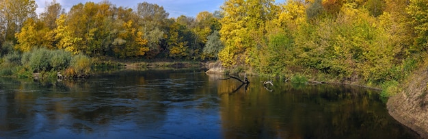 Panoramic views of the river