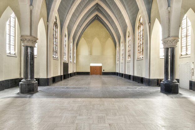 Panoramisch binnenaanzicht van de stadskerk