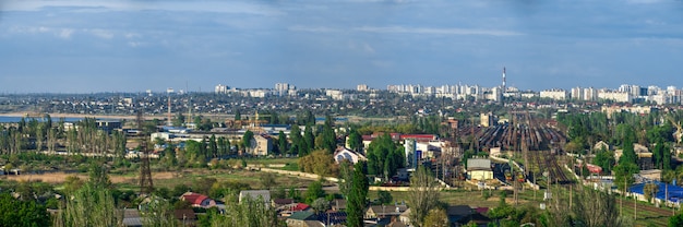 Panoramisch bovenaanzicht van het industriële district van Odessa, Oekraïne