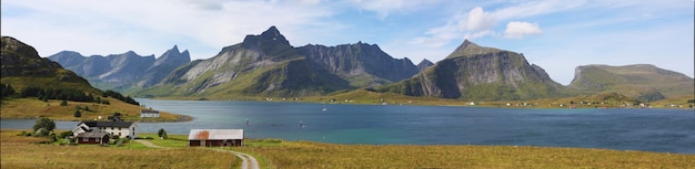 Panoramisch uitzicht met hoge resolutie van het landschap van de Lofoten, Noorwegen