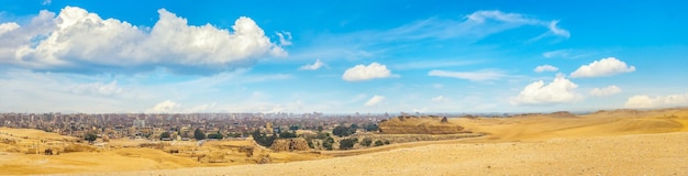 Foto panoramisch uitzicht op caïro en de woestijn van gizeh, egypte