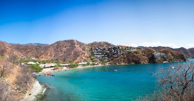 Panoramisch uitzicht op de baai van Taganga in Colombia