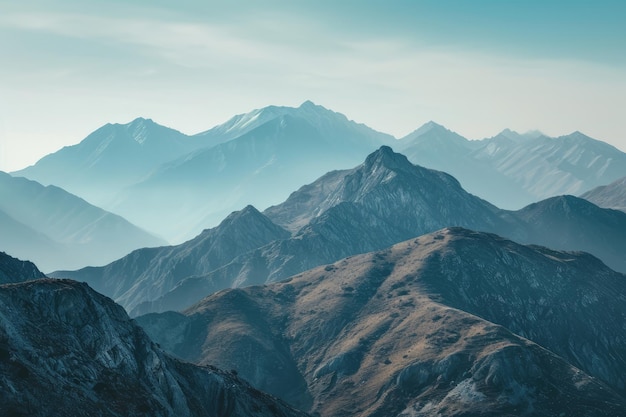 Panoramisch uitzicht op de bergketen vanaf de top