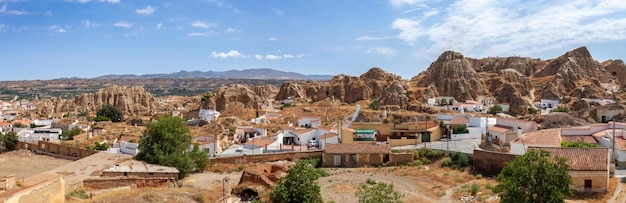 panoramisch uitzicht op de buurt van de grotwoningen van Guadix, Granada