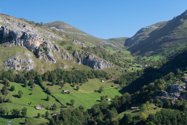 Panoramisch uitzicht op de Pas Valleys Miera Valley Cantabria Spanje