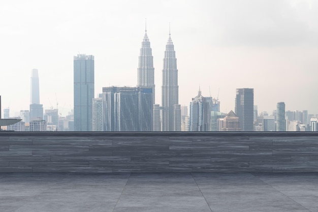 Panoramisch uitzicht op de skyline van Kuala Lumpur betonnen observatiedek op het dak overdag Aziatische zakelijke en residentiële levensstijl Financiële stad onroerend goed in de binnenstad Productweergave mockup leeg dak