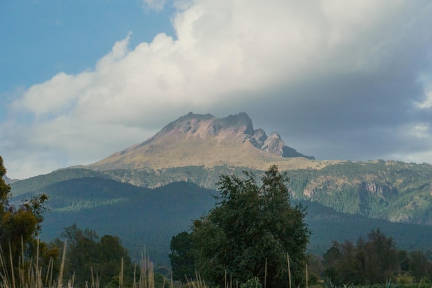 Panoramisch uitzicht op de vulkaan la malinche in tlaxcala mexico