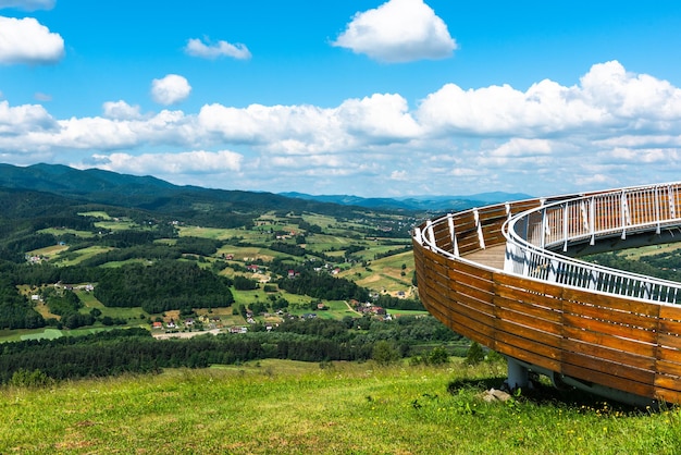 Panoramisch uitzicht op het Beskid-gebergte en het Poprad-park in Polen