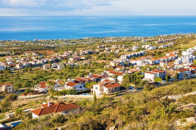 Panoramisch uitzicht op het dorp op Cyprus.